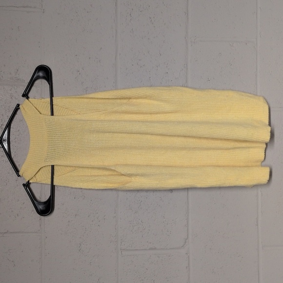 Butter Yellow Sleeveless Halter Button Down Sweater Vest Size Small NWOT - Picture 3 of 7